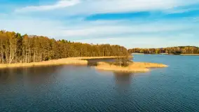 Kisajno, Piękna Góra i Łabędzi Ostrów w jesiennych kolorach z lotu ptaka - zdjęcie 16