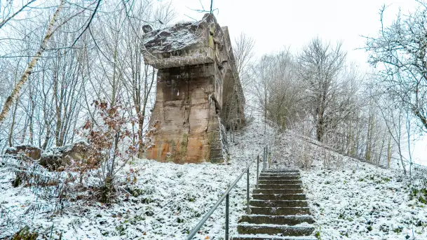 Zwalony most w Kruklankach w zimowej scenerii... bez słońca, listopad 2023 r. - zdjęcie 8