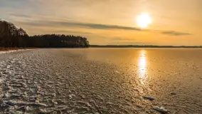 Uroki zimy nad jeziorem Dargin w porcie Dziki Harsz - zdjęcie 8