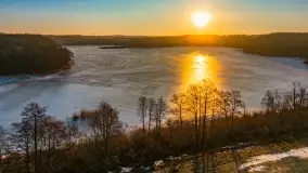 Wschód słońca z resztkami zimy nad jeziorem Siercze, styczeń 2024 r. - zdjęcie 26