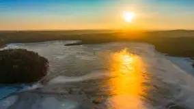 Wschód słońca z resztkami zimy nad jeziorem Siercze, styczeń 2024 r. - zdjęcie 38