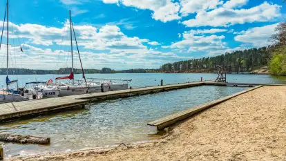 Zdjęcia: Atrakcyjne noclegi w domkach nad jeziorem Nidzkim: Ośrodek Wypoczynkowy Wodnik