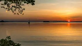 Zachód słońca nad jeziorem Dargin z komarami w planie - zdjęcie 9