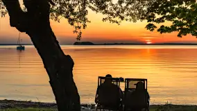 Zachód słońca nad jeziorem Dargin z komarami w planie - zdjęcie 12