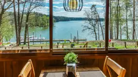 Ośrodek Wypoczynkowy Wodnik w Rucianem Nidzie: Idealne Miejsce na Wakacyjny Wypoczynek na Mazurach - zdjęcie 1