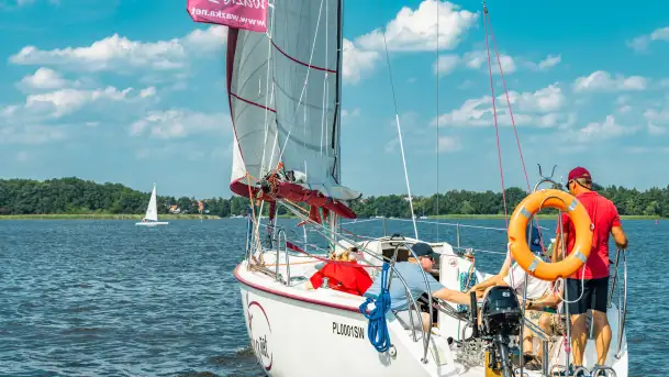 Żeglarska przygoda i rozwój emocjonalny: Unikalne obozy Ważka.net dla młodzieży - zdjęcie 11
