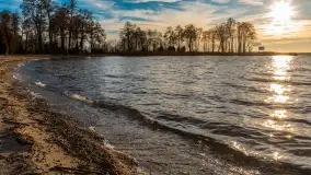 Słoneczny, późno jesienny dzień nad Niegocinem, grudzień 2024 r. - zdjęcie 29