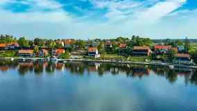 Mikołajki i okoliczne jeziora z drona, wrzesień 2024 r. - zdjęcie 36