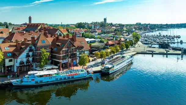 Mikołajki i okoliczne jeziora z drona, wrzesień 2024 r. - zdjęcie 1