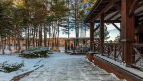 Hotel i port Tajty lekkie oprószone śniegiem, styczeń 2025 - zdjęcie 5