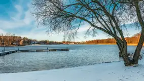 Hotel i port Tajty lekkie oprószone śniegiem, styczeń 2025 - zdjęcie 14