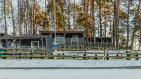 Hotel i port Tajty lekkie oprószone śniegiem, styczeń 2025 - zdjęcie 22