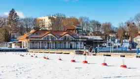 Niedzielne, zimowe popołudnie w Wilkasach nad Niegocinem, luty 2025 r. - zdjęcie 3