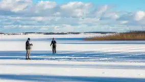 Niedzielne, zimowe popołudnie w Wilkasach nad Niegocinem, luty 2025 r. - zdjęcie 22