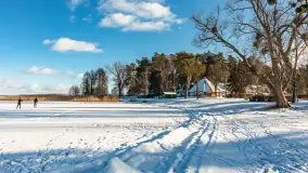 Niedzielne, zimowe popołudnie w Wilkasach nad Niegocinem, luty 2025 r. - zdjęcie 10