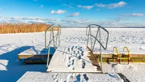 Niedzielne, zimowe popołudnie w Wilkasach nad Niegocinem, luty 2025 r. - zdjęcie 53