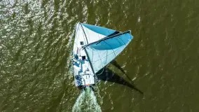 Lipcowe żeglowanie podczas szkoleń żeglarskich na Jezioraku - zdjęcie 10