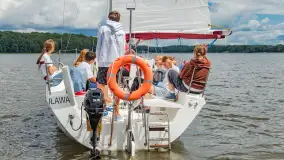 Jeszcze jeden raz nad Jeziorakiem z wizytą w szkole żeglarstwa Ważka - zdjęcie 9