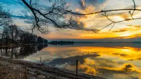 Zachód słońca nad jeziorem Niegocin, Bystry, dzika plaża, kwiecień 2025 - zdjęcie 8