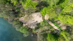 Łabędzi Ostrów i jezioro Kisajno przed Majówką - zdjęcie 23