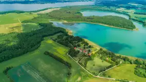 Jezioro Harsz położone blisko północnych szlaków WJM z drona - zdjęcie 7