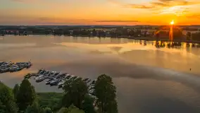 Zachód słońca nad jeziorem Bocznym, Rydzewo z lotu ptaka, lipiec 2025 r. - zdjęcie 15