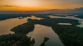 Zachód słońca nad jeziorem Kisajno, Łabędzi Ostrów, lipiec 2025 r. - zdjęcie 4