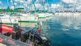 Niedzielny poranek w porcie AZS Wilkasy nad Niegocinem, lipiec 2025 r. - zdjęcie 10