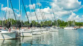 Niedzielny poranek w porcie AZS Wilkasy nad Niegocinem, lipiec 2025 r. - zdjęcie 33