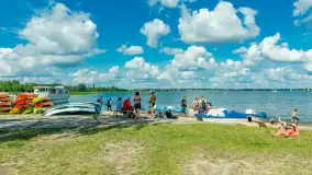 Niedzielny poranek w porcie AZS Wilkasy nad Niegocinem, lipiec 2025 r. - zdjęcie 44