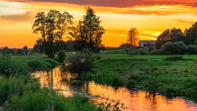 Zachód słońca nad rzeką Gołdapa w Baniach Mazurskich, lipiec 2025 r. - zdjęcie 3