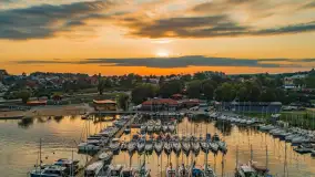 Port PTTK o zachodzie słońca z drona, sierpień 2025 r. - zdjęcie 7