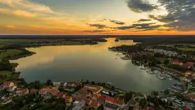 Ryn z lotu ptaka o zachodzie słońca, sierpień 2025 r. - zdjęcie 12