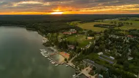 Ryn z lotu ptaka o zachodzie słońca, sierpień 2025 r. - zdjęcie 23