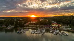 Ryn z lotu ptaka o zachodzie słońca, sierpień 2025 r. - zdjęcie 24