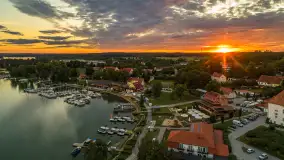 Ryn z lotu ptaka o zachodzie słońca, sierpień 2025 r. - zdjęcie 46