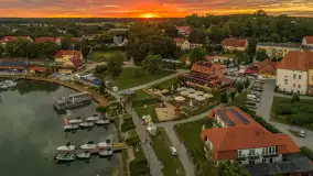 Ryn z lotu ptaka o zachodzie słońca, sierpień 2025 r. - zdjęcie 27