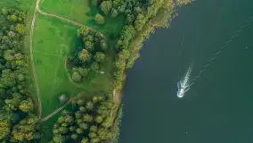 Zachód słońca z drona nad jeziorem Tajty i Piękną Góra, sierpień 2025 r. - zdjęcie 9