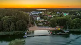 Zachód słońca z drona nad jeziorem Tajty i Piękną Góra, sierpień 2025 r. - zdjęcie 16