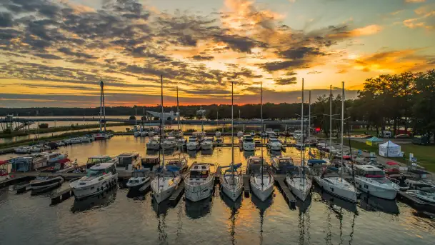 Zachód słońca nad Giżyckiem i Ekomariną, sierpień 2025 r. - zdjęcie 1