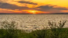 Zachód słońca nad jeziorem Śniardwy, Szeroki Ostrów, czerwiec 2025 r. - zdjęcie 12