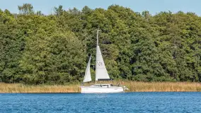 Żagle i ruch na jeziorze Kisajno, ostatnie dni lata, wrzesień 2025 r. - zdjęcie 22