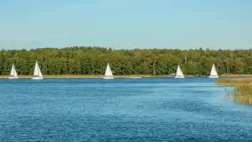 Żagle i ruch na jeziorze Kisajno, ostatnie dni lata, wrzesień 2025 r. - zdjęcie 47