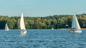Żagle i ruch na jeziorze Kisajno, ostatnie dni lata, wrzesień 2025 r. - zdjęcie 58
