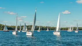 Jezioro Kisajno pełne jachtów, trwa żeglarski wrzesień 2025 - zdjęcie 15