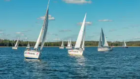 Jezioro Kisajno pełne jachtów, trwa żeglarski wrzesień 2025 - zdjęcie 29