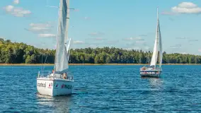 Jezioro Kisajno pełne jachtów, trwa żeglarski wrzesień 2025 - zdjęcie 4