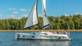 Jezioro Kisajno pełne jachtów, trwa żeglarski wrzesień 2025 - zdjęcie 50