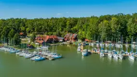 Pod Dębem nad jeziorem Nidzkim z lotu ptaka, sierpień 2025 r. - zdjęcie 21