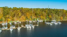 Barwy jesieni nad jeziorem Nidzkim i portem Pod Dębem, październik 2025 r. - zdjęcie 15